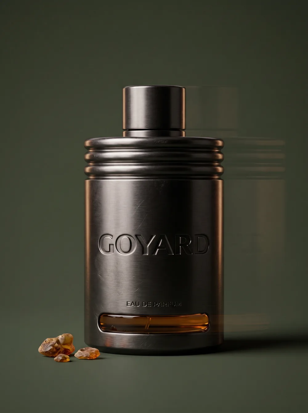 Bodegón de producto: frasco de perfume sobre fondo verde